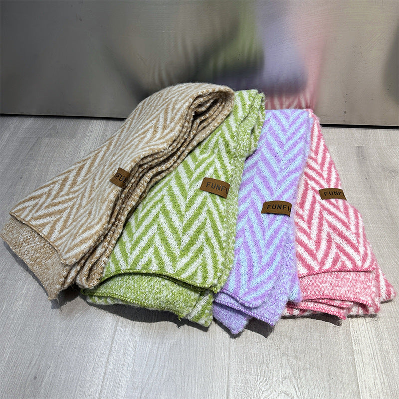 Cozy Scarf - Warmth and Fashion Combined Five - Point Product Description